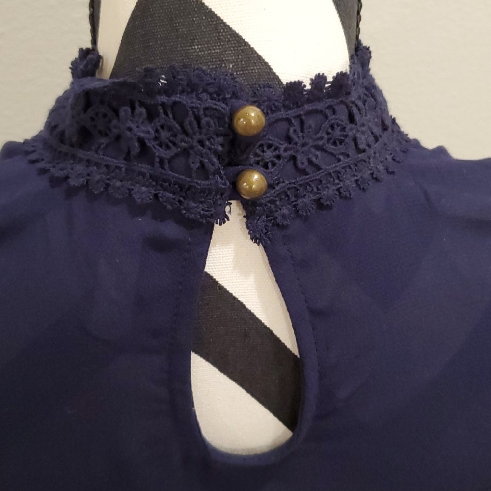 Dress - Picture 4 of 10
